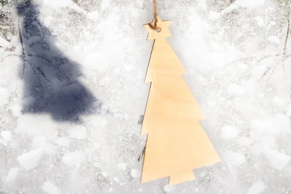Defocus Kerstspeelgoed Houten Model Winterdennenboom Met Gele Ster Witte Besneeuwde — Stockfoto