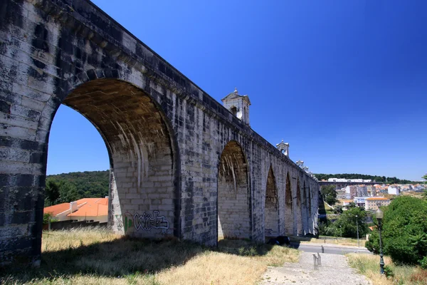 Исторический акведук в Лиссабоне Стоковое Фото