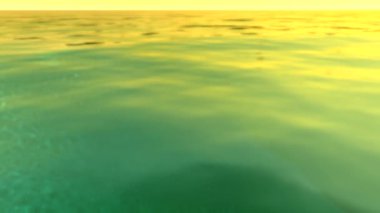 sakinleştirmek su yüzeyine