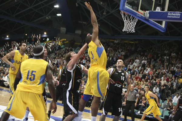 Partido de baloncesto — Foto de Stock