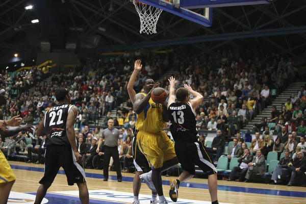 Partido de baloncesto Imágenes De Stock Sin Royalties Gratis