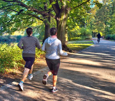 genç çekici kadın joggers
