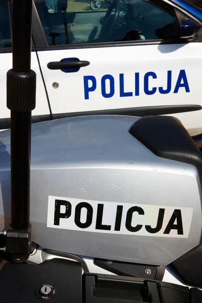 Veículos de polícia em pé na rua — Fotografia de Stock