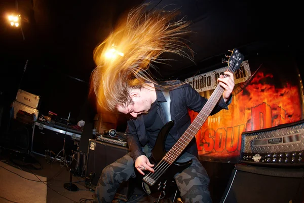 Guitarrista actuando en estudio — Foto de Stock