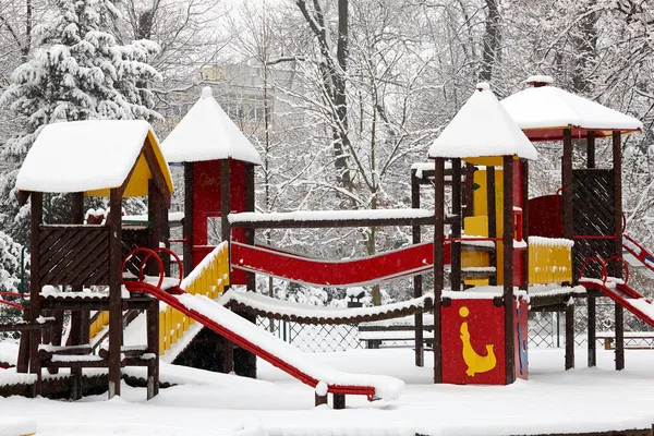 Parque infantil en ventisca de nieve —  Fotos de Stock