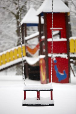 çocuklara zincir salıncak