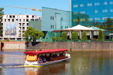 turistler kruvaziyer gemi