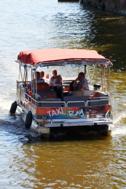 turistler kruvaziyer gemi