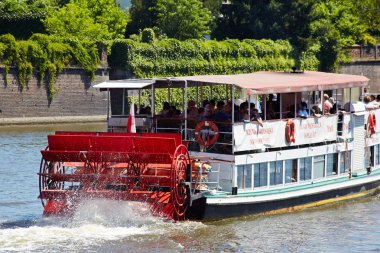 turistler kruvaziyer gemi