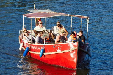 turistler kruvaziyer gemi