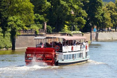 turistler kruvaziyer gemi