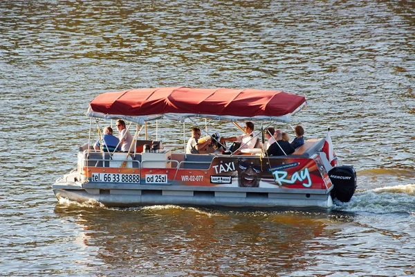 Turister på kryssningsfartyg — Stockfoto