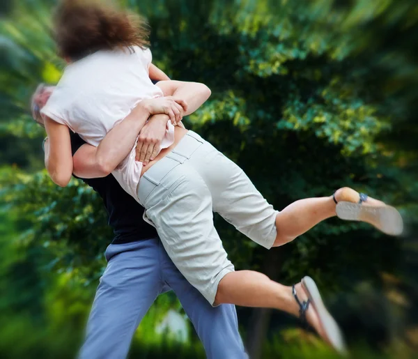 Man lifts up girl — Stock Photo, Image