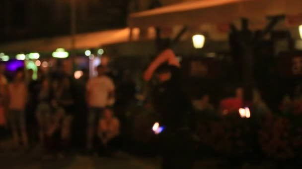 Уличный танцор — стоковое видео
