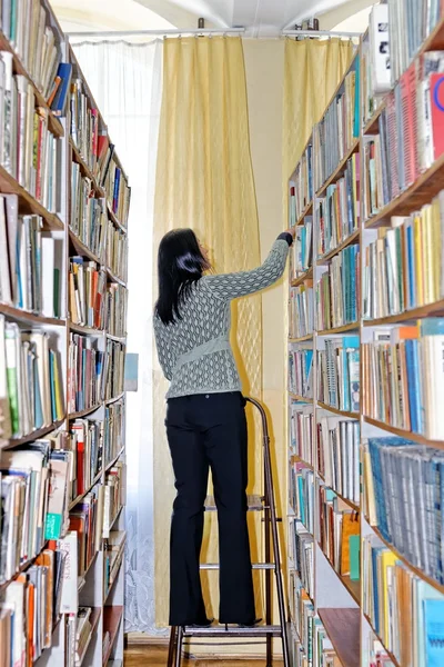Student at old library — Stock Photo, Image