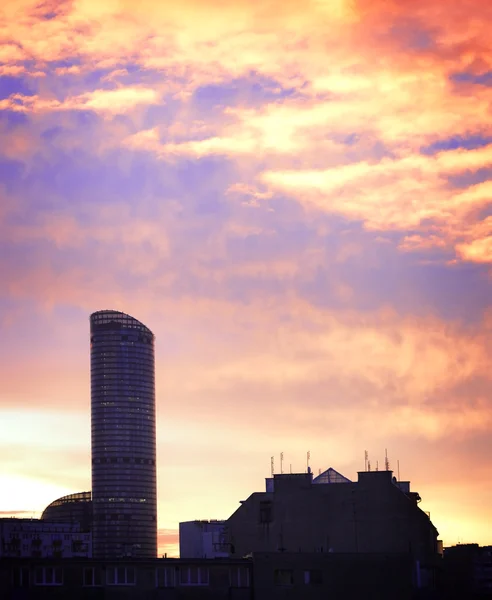 Edificio de gran altura al amanecer —  Fotos de Stock