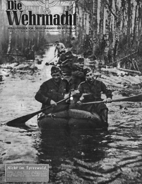 Nazi-Soldaten in Booten — Stockfoto