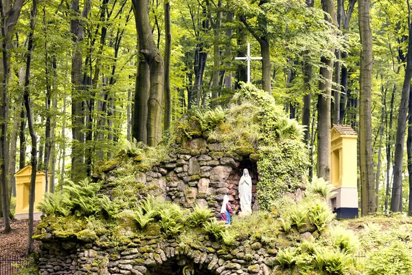 Capela na floresta — Fotografia de Stock