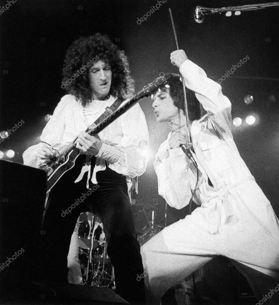 Queen concert Stock Editorial Photo © DarioStudios 43314015