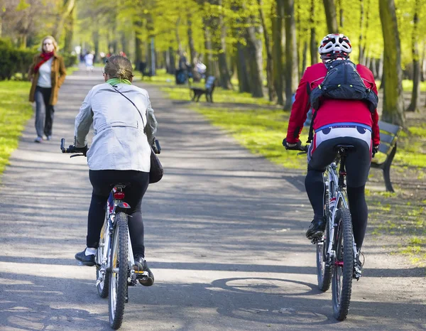 Cavalieri in bicicletta — Foto Stock