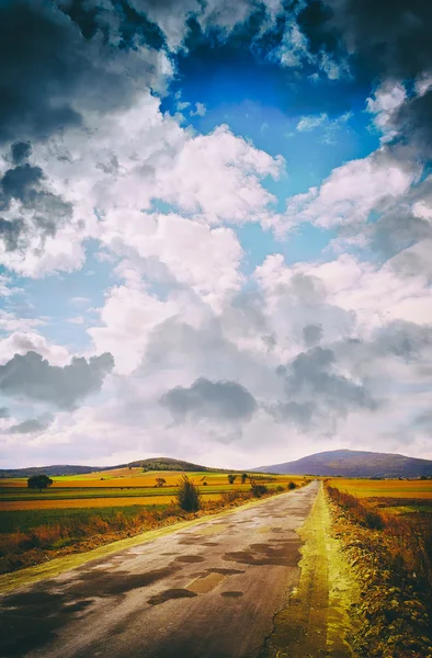 土地の上の cloudscape — ストック写真