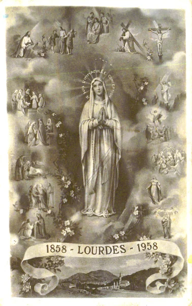 Statue av Vår Frue av Lourdes i Grotto – stockfoto