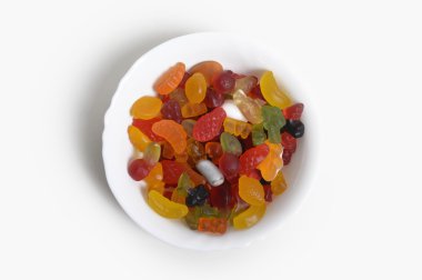 Beyaz bir arka planda Candys jöle