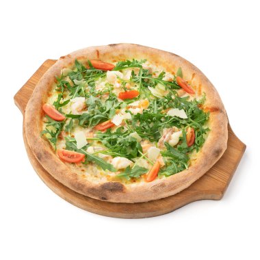 Beyaz arka planda izole edilmiş pizza deniz ürünleri. Ahşap tabakta lezzetli sıcak pizza ya da tasarım menüsü ve tanıtım için tepsi