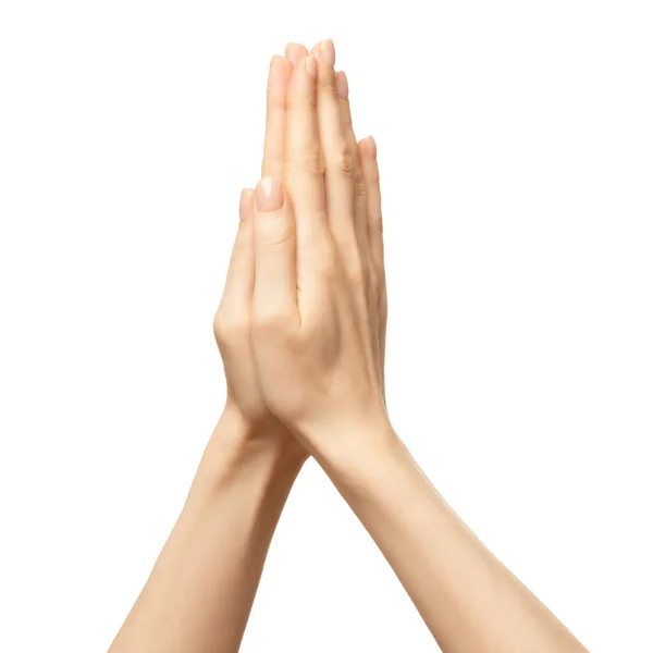 Ręce złożone w namaste modlitwy odizolowane na biało. Kobiece dłonie okazują nadzieję i religię. Palce gestu indyjskiego lub jogi. — Zdjęcie stockowe
