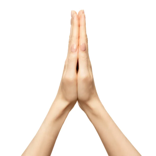 Ręce złożone w namaste modlitwy odizolowane na biało. Kobiece dłonie okazują nadzieję i religię. Palce gestu indyjskiego lub jogi. — Zdjęcie stockowe