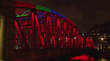 zaman atlamalı renkli Köprüsü