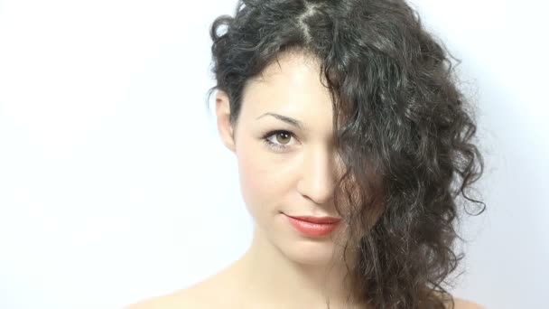Cheveux bouclés