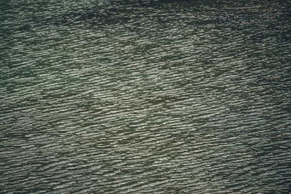 Struttura Acqua Calma Verde Scuro Lago Increspature Meditative Sulla Superficie — Foto Stock