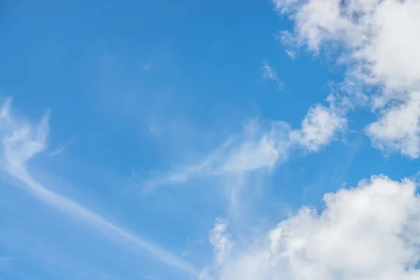 Paisaje Naturaleza Escénica Con Hermosas Nubes Cirros Cielo Azul Paisaje — Foto de Stock
