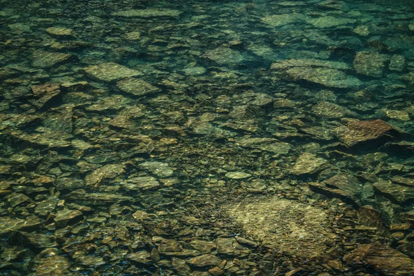 Ondulation Méditative Nombreuses Lumières Réfléchies Dans Lac Montagne Vert Beau — Photo