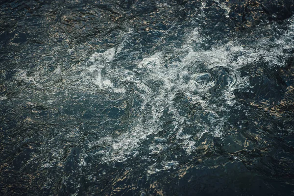 Атмосферний Характерний Фон Золотої Води Гірської Річки Сході Або Заході — стокове фото