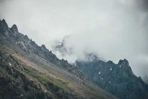Paisaje Surrealista Atmosférico Oscuro Con Cima Rocosa Oscura Montaña Las — Foto de Stock