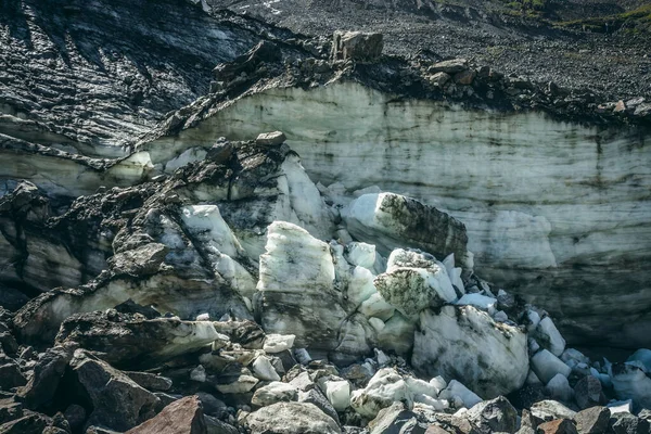 Fondo Naturale Con Cascata Ghiaccio Vicino Alla Parete Del Ghiacciaio — Foto Stock