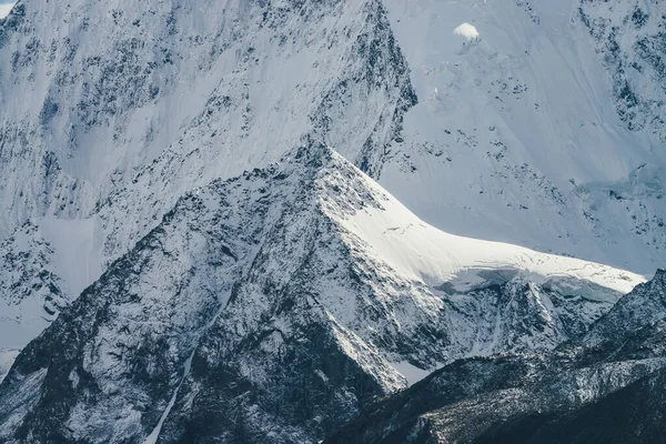 Impresionante Paisaje Montaña Con Gran Roca Nieve Con Parte Superior — Foto de Stock