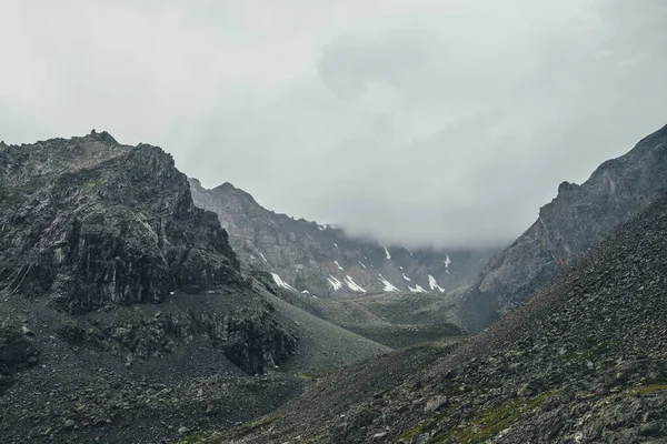 Dark Atmospheric Mountain Landscape Gray Low Clouds Dark Valley High — Stock Photo, Image