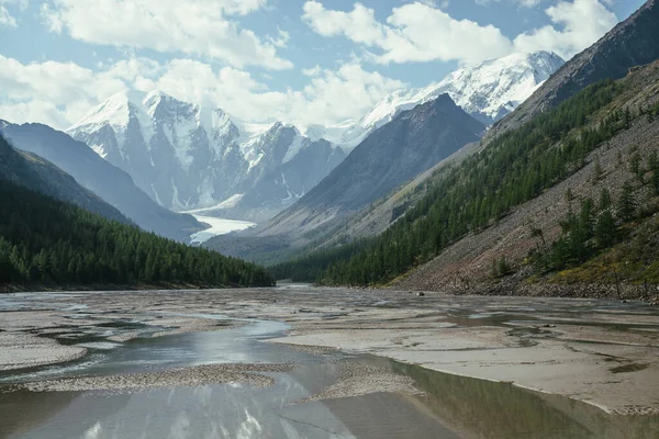 Paisaje Alpino Escénico Con Hermoso Lago Montaña Poco Profunda Con —  Fotos de Stock