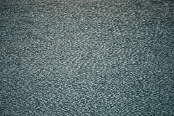 Sötétkék Nyugodt Vizének Textúrája Meditatív Hullámok Vízfelszínen Természet Minimális Háttere — Stock Fotó