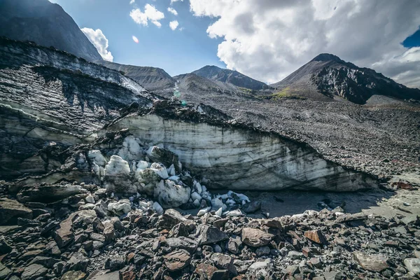 Paesaggio Panoramico Altopiani Con Grande Ghiacciaio Incrinato Con Graffi Tra — Foto Stock