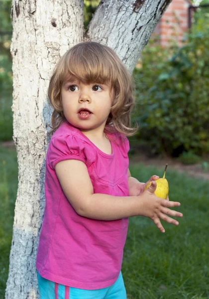 Girl eats a pear — Stock Photo, Image