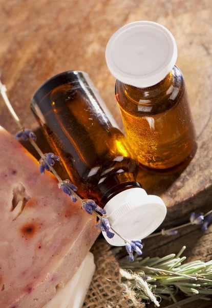 Ručně vyráběná mýdla, aromatických olejů — Stock fotografie