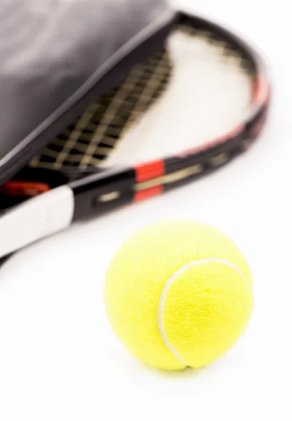 Raqueta y pelota de tenis —  Fotos de Stock