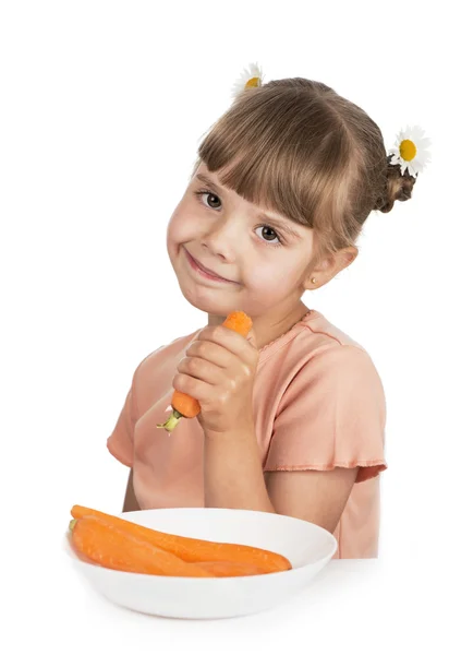 Menina bonito com a cenoura — Fotografia de Stock