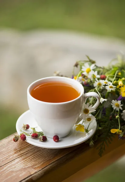 Taza de té aromático —  Fotos de Stock