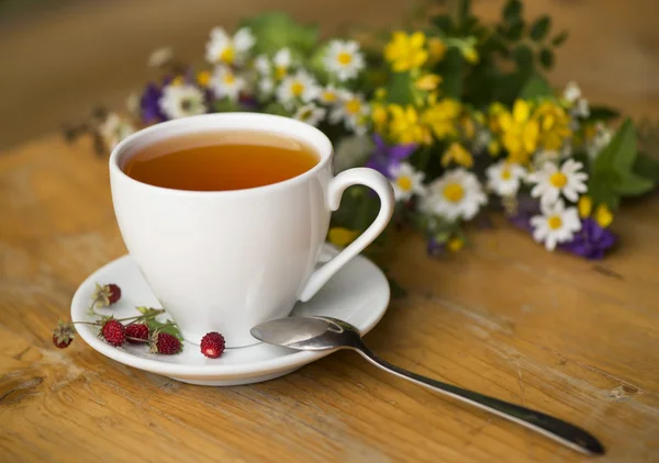 Taza de té aromático —  Fotos de Stock