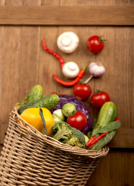 Sayuran Organik Sehat Di Latar Belakang Kayu — Stok Foto